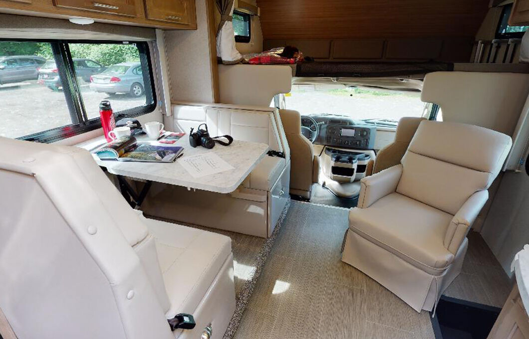 Class C Motorhome-Large (C-Large), , hi-res image number 9